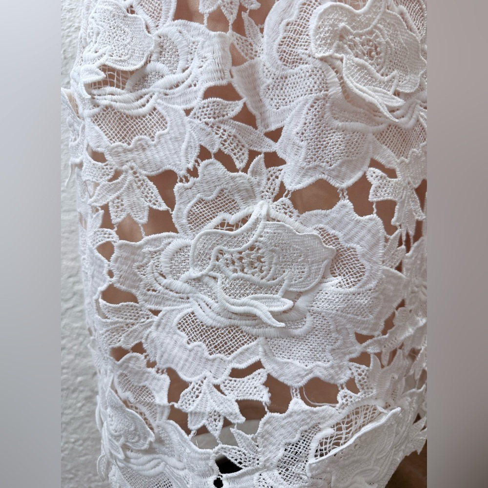 Elegant White Floral Lace Dress - Picture 9 of 10